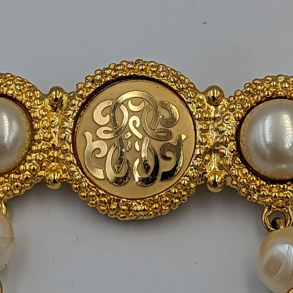 Decorated Bar & Chain Faux Pearls LIZ CLAIBORNE Vintage Gold Tone Brooch - Picture 6 of 11